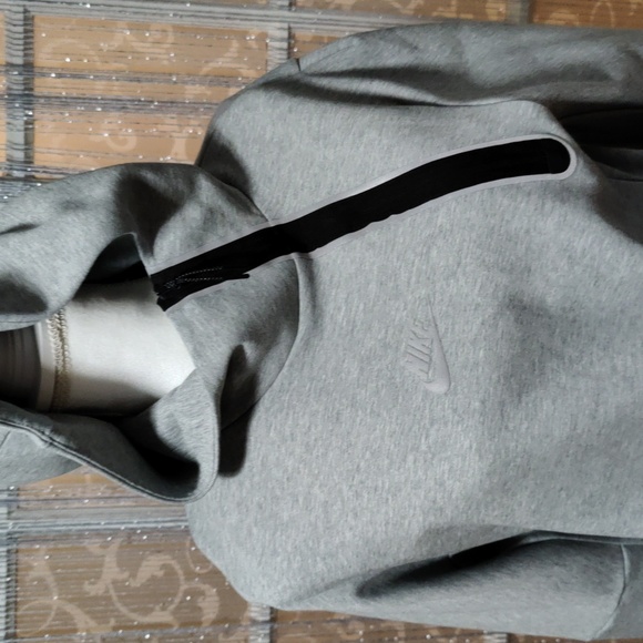 Nike hoodie men's small grey and black with reflector in different areas - Picture 2 of 10
